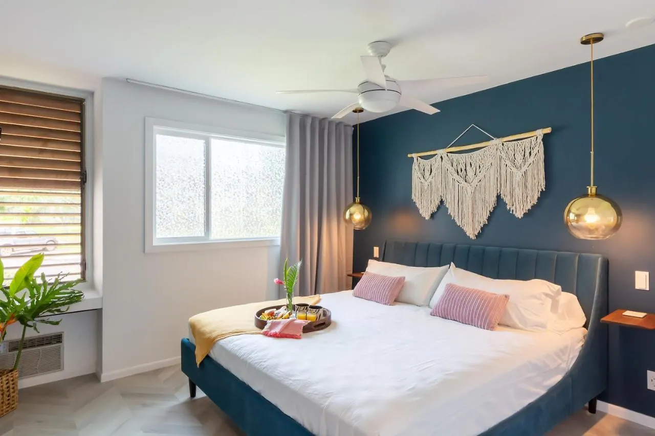 Modern, Romantic Vibes In The Tropics location