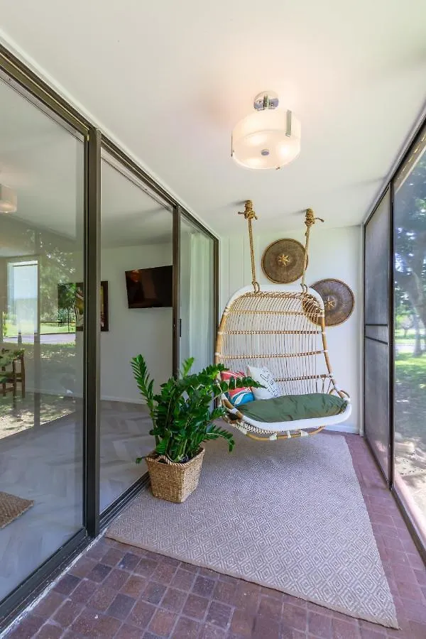 Modern, Romantic Vibes In The Tropics Kahuku